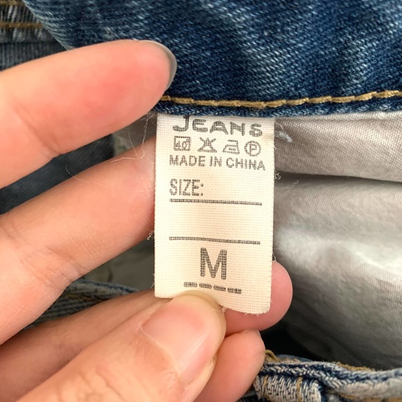 3/$15 Patchwerk Asymmetric Cut Jeans in Light Wash - Picture 10 of 10